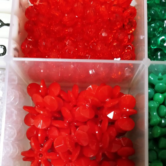 CRAFT Beads in Divided Tray Box W/Attached Lid - Picture 9 of 9